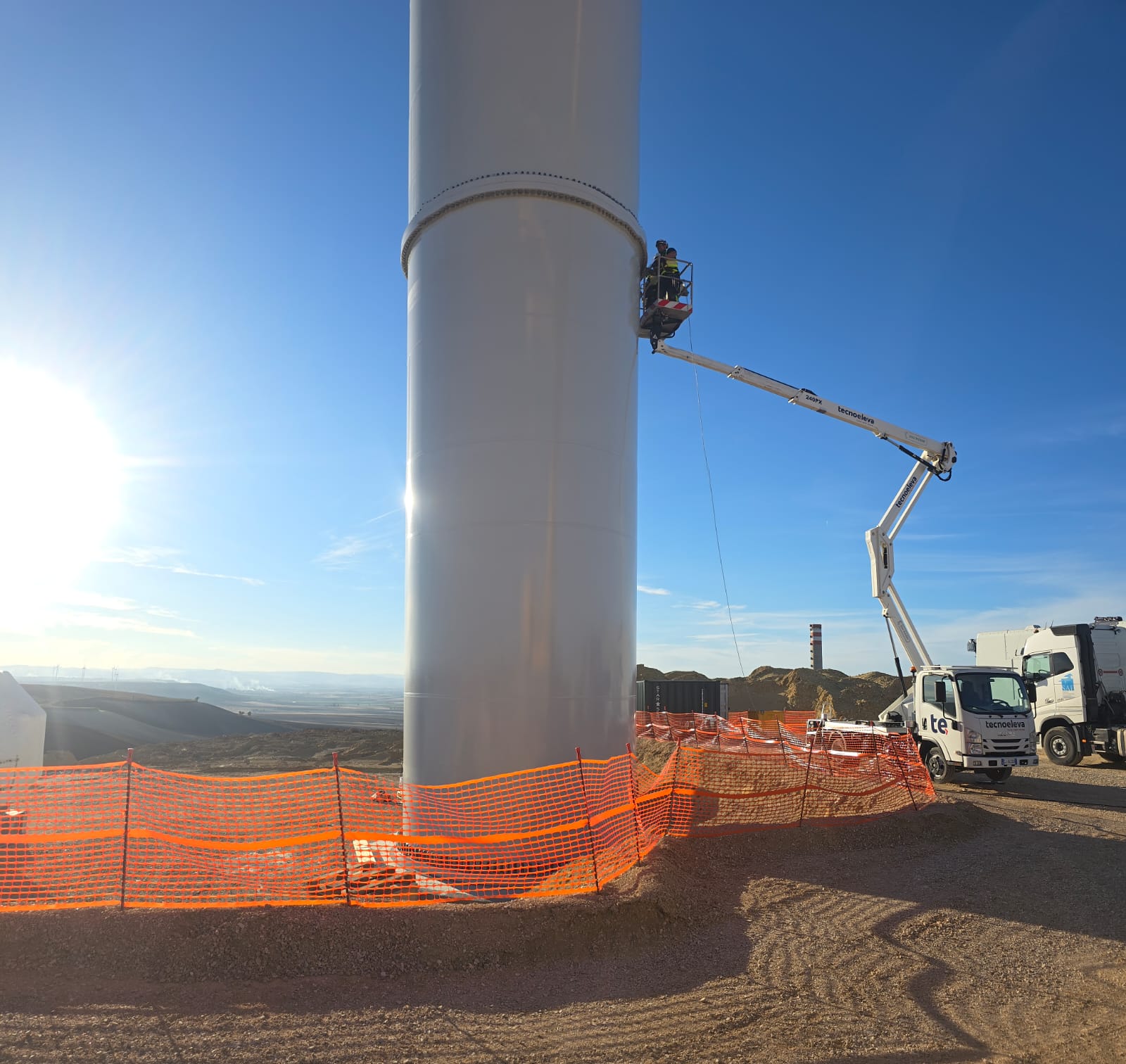 Piattaforma autocarrata con braccio articolato GSR B240PX - 23,7 m 3 Piattaforma autocarrata con braccio articolato GSR B240PX