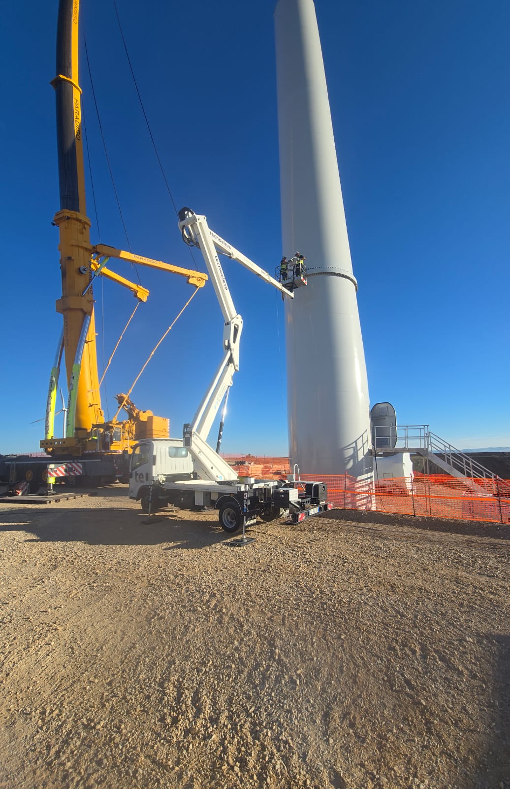 Piattaforma autocarrata con braccio articolato GSR B240PX - 23,7 m 5 Piattaforma autocarrata con braccio articolato GSR B240PX