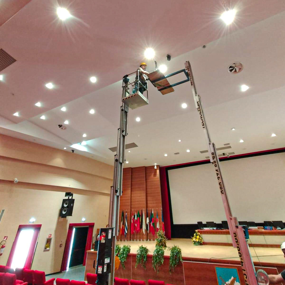 Piattaforma a Colonna Statica Haulotte Quickup 11 AC 2 Piattaforma a Colonna Statica Haulotte Quickup 11 AC