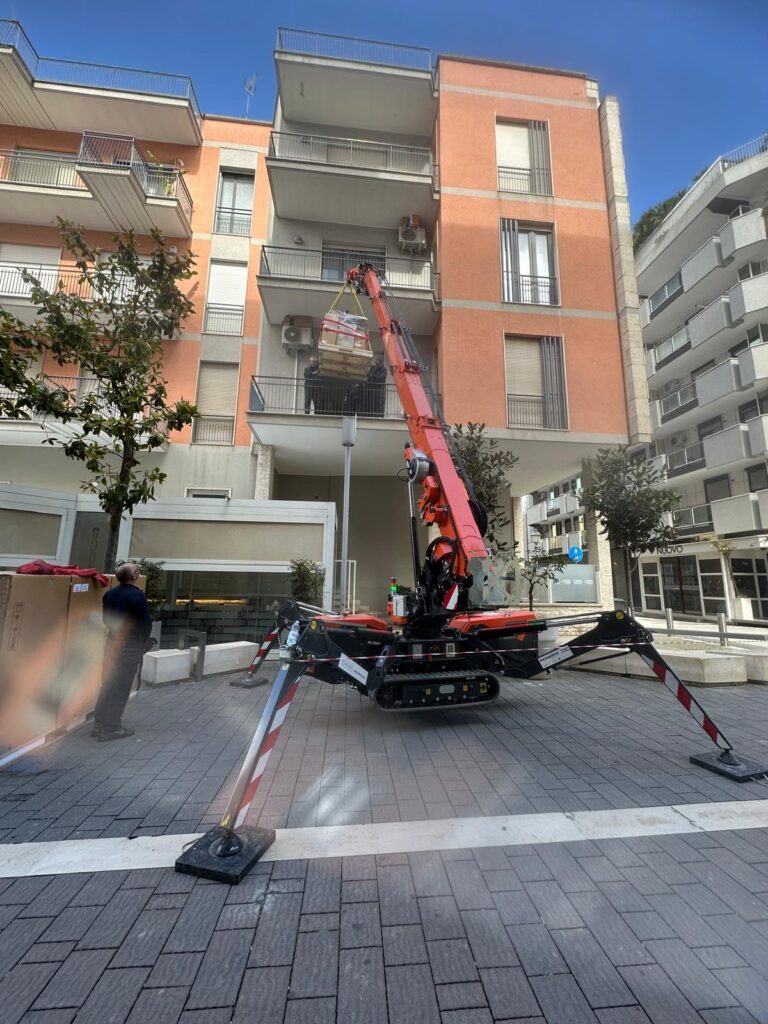 Autogru cingolate: perché sceglierle per terreni difficili e lavori pesanti 2 Autogru cingolate