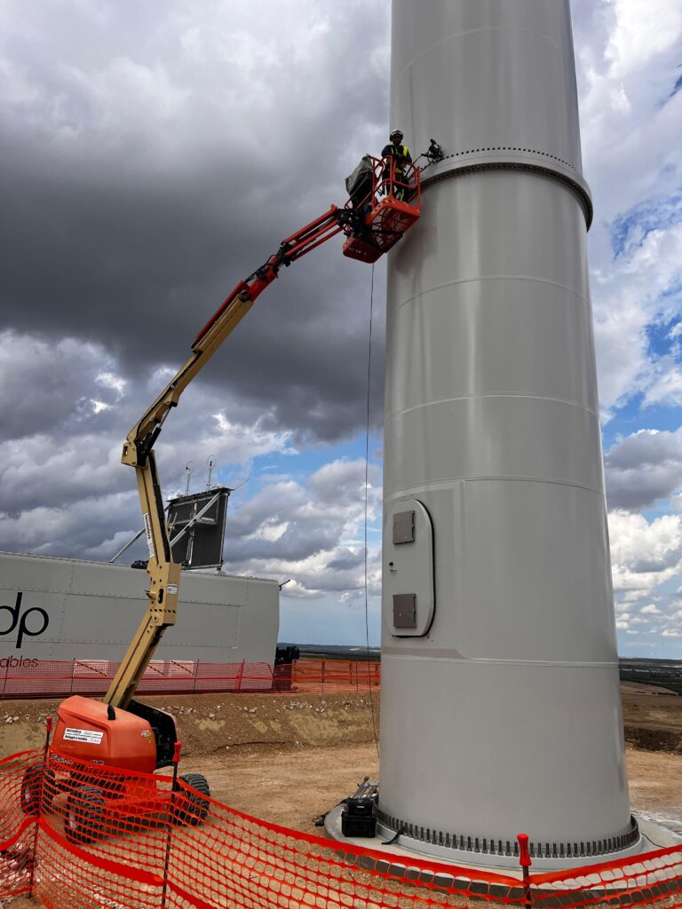 Noleggio attrezzature per impianti fotovoltaici ed eolici: cosa serve nei cantieri delle energie rinnovabili 3 impianti fotovoltaici